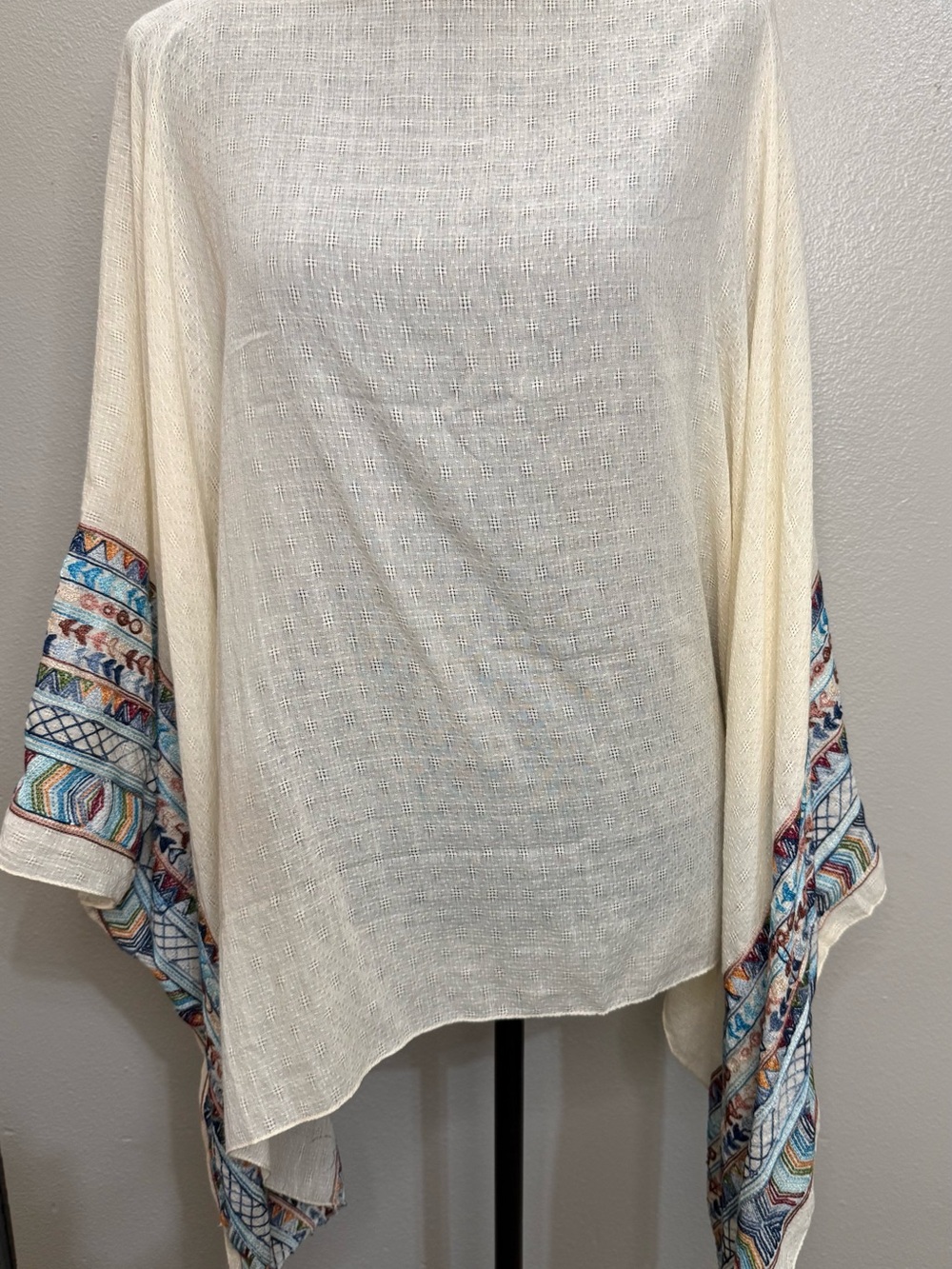 Three Bird Nest Cream Boho Embroidered Sleeve Tunic